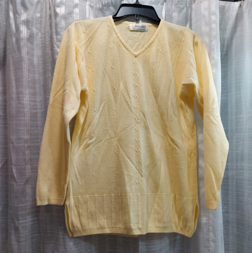 3/$60💜Koulilye, light yellow sweather, Size L 💚